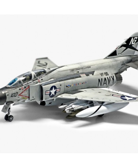 Academy modelis F-4J SHOWTIME 100 1/72