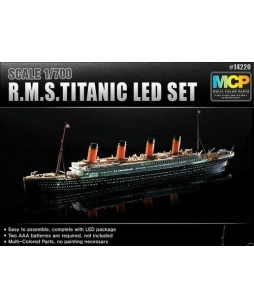 Academy modelis R.M.S. TITANIC + LED SET 1/700
