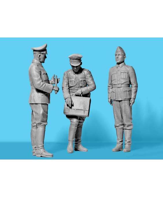 ICM Type G4 with MG 34 and German Staff Personnel 1/24