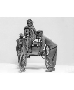 ICM modelis Benz Patent-Motorwagen 1886 with Mrs. Benz & Sons 1/24