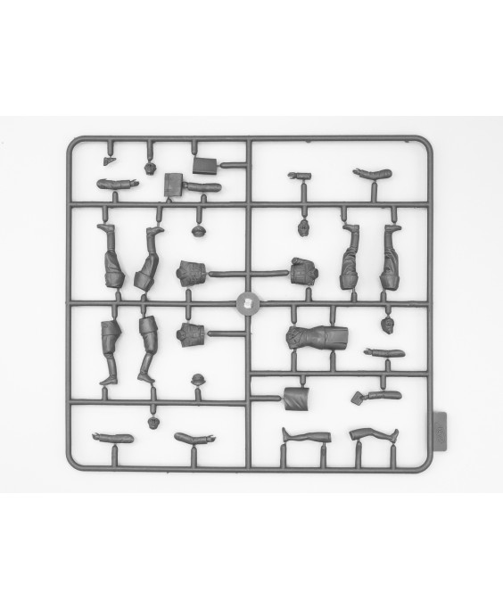 ICM modelis G4 (1939 production), German Car with Passengers (4 figures) 1/35