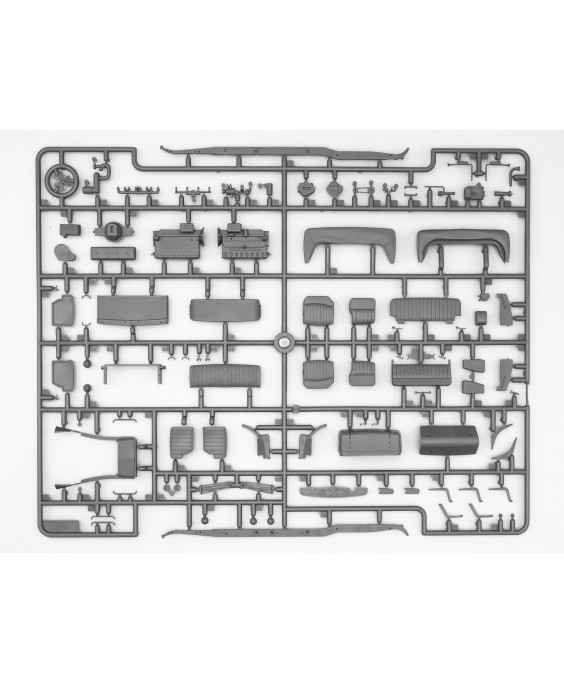 ICM modelis G4 (1939 production), German Car with Passengers (4 figures) 1/35