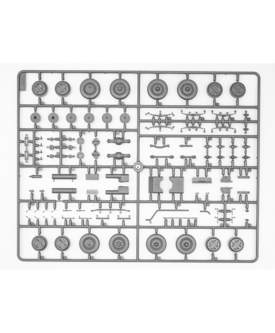 ICM modelis G4 (Kfz.21), WWII German Staff Car 1/35 ICM modelis G4 (Kfz.21), WWII German Staff Car 1/35