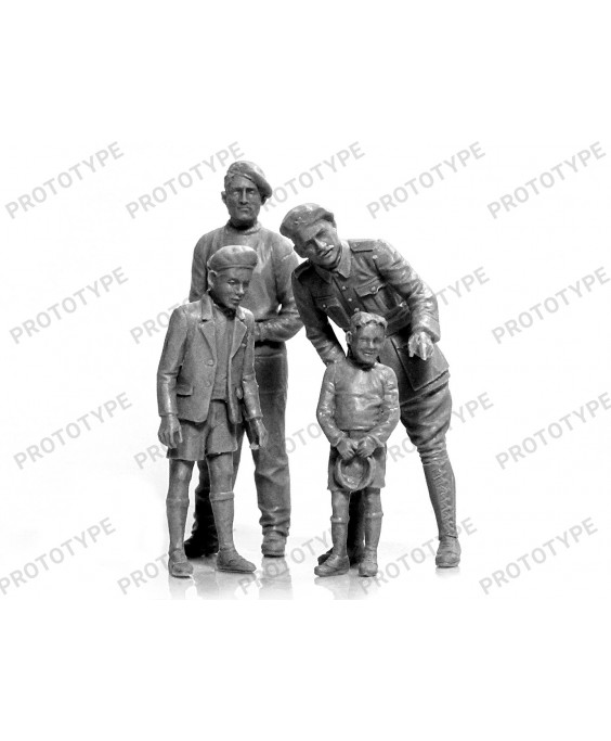 ICM WWII French Tank Crew (4 figures) 1/35