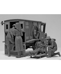 ICM modelis T 1917 Ambulance with US Medical Personnel 1/35