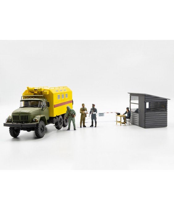 ICM modelis Chernobyl#1. Radiation Monitoring Station (ZiL-131KShM truck & 5 figures & diorama base with background) 1/35