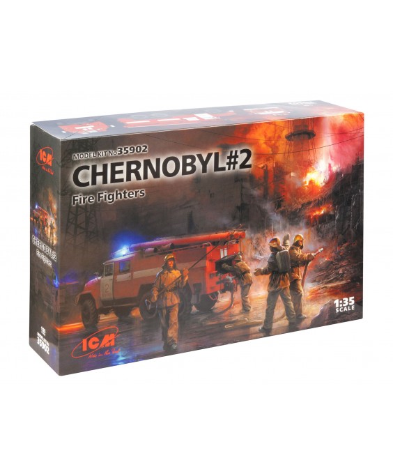 ICM modelis Chernobyl 2. Fire Fighters AC-40-137A firetruck & 4 figures & diorama base with background 1/35