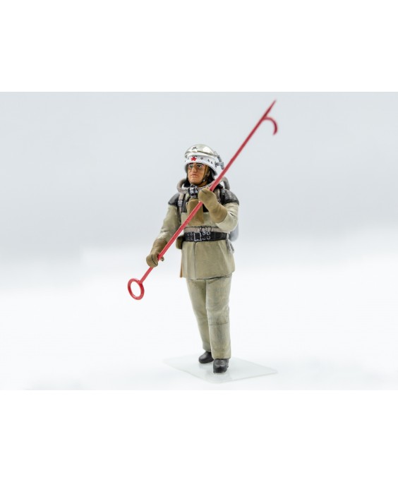 ICM modelis Chernobyl 2. Fire Fighters AC-40-137A firetruck & 4 figures & diorama base with background 1/35