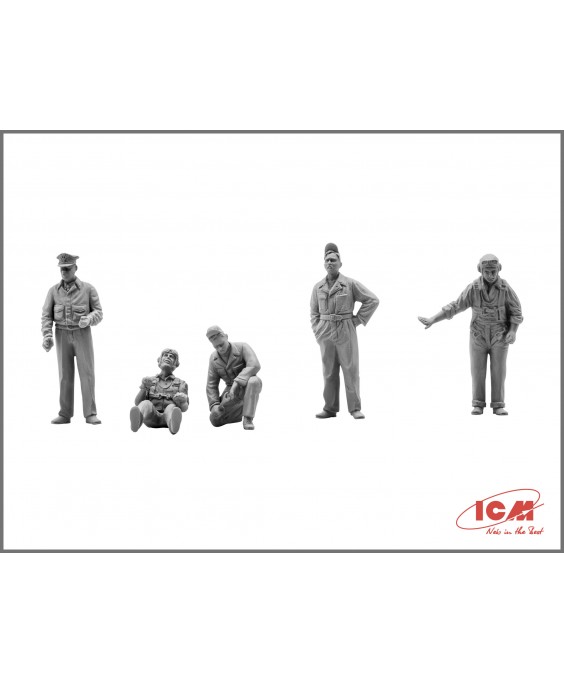 ICM modelis Mustang P-51D with USAAF Pilots and Ground Personnel 1/48