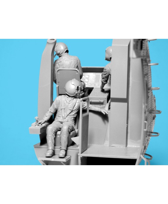 Icm S-64 Helicopter Crew 1/35