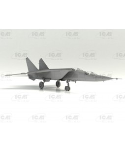 ICM modelis MiG-25 RU, Soviet Training Aircraft 1/72