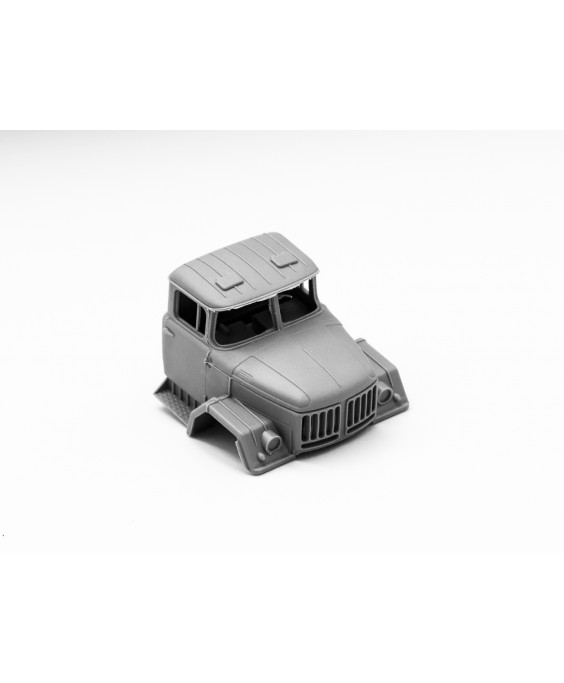 ICM modelis ZiL-131 1/72