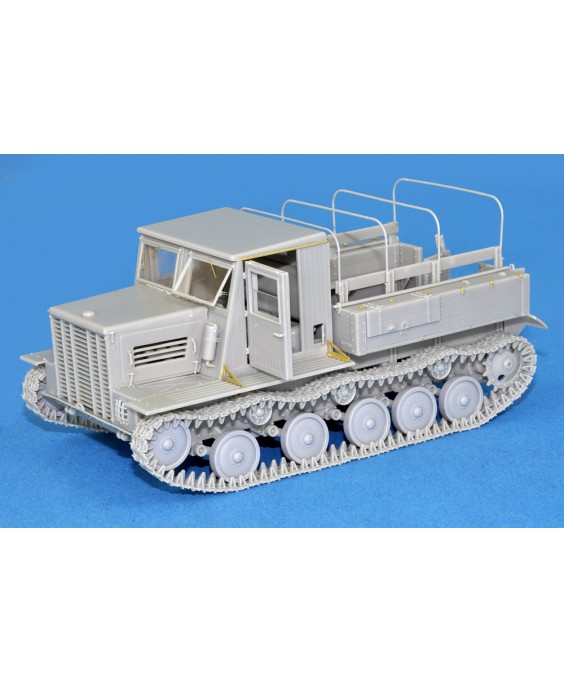 MiniArt modelis YA-12 Soviet Artillery Tractor 1/35