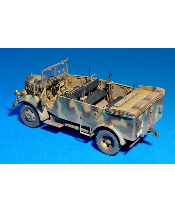 MiniArt modelis Kfz.70 (MB 1500A) German 4x4 Car w/Crew 1/35