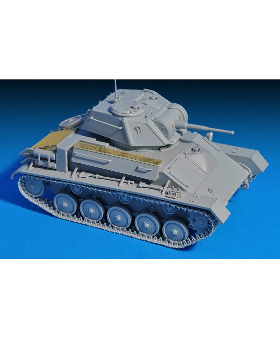 MiniArt modelis T-80 Soviet light tank w/Crew 1/35