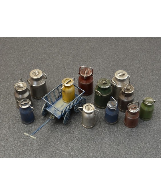 MiniArt MILK CANS WITH SMALL CART 1/35 MiniArt MILK CANS WITH SMALL CART 1/35
