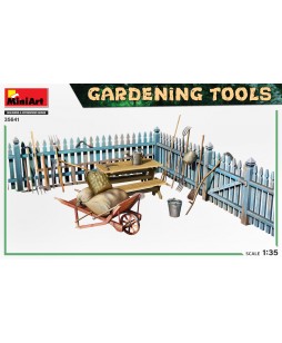 MiniArt gardening tools 1/35