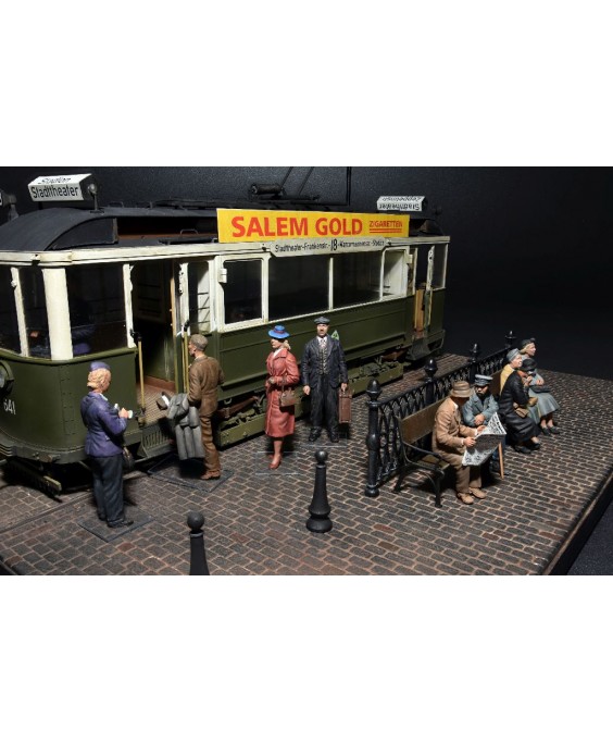 MiniArt modelis EUROPEAN TRAMCAR (StraBenbahn Triebwagen 641) w/CREW & PASSENGERS 1/35
