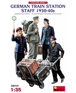 MiniArt GERMAN TRAIN STATION STAFF 1930-40s 1/35