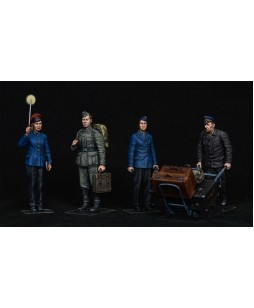 MiniArt GERMAN TRAIN STATION STAFF 1930-40s 1/35