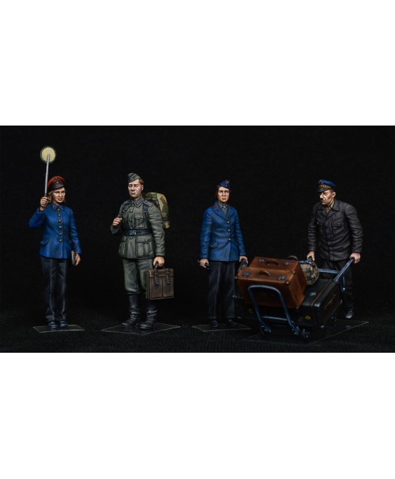 MiniArt GERMAN TRAIN STATION STAFF 1930-40s 1/35