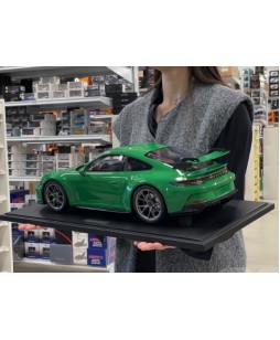 GT SPIRIT - Porsche 911 (992) GT3 2022 python green, 1/8