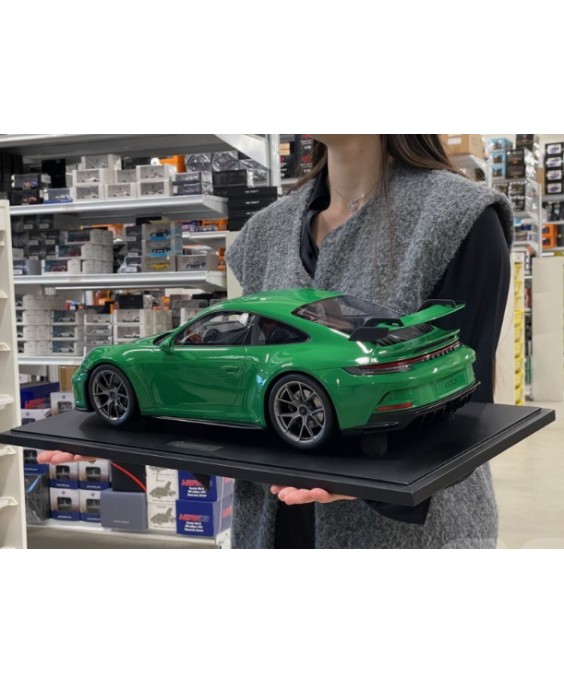 GT SPIRIT - Porsche 911 (992) GT3 2022 python green, 1/8