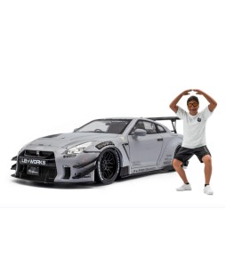 SOLIDO - Nissan GT-R (R35) w/Liberty Walk Body Kit Type 2.0 with Kato Figure, 1/18